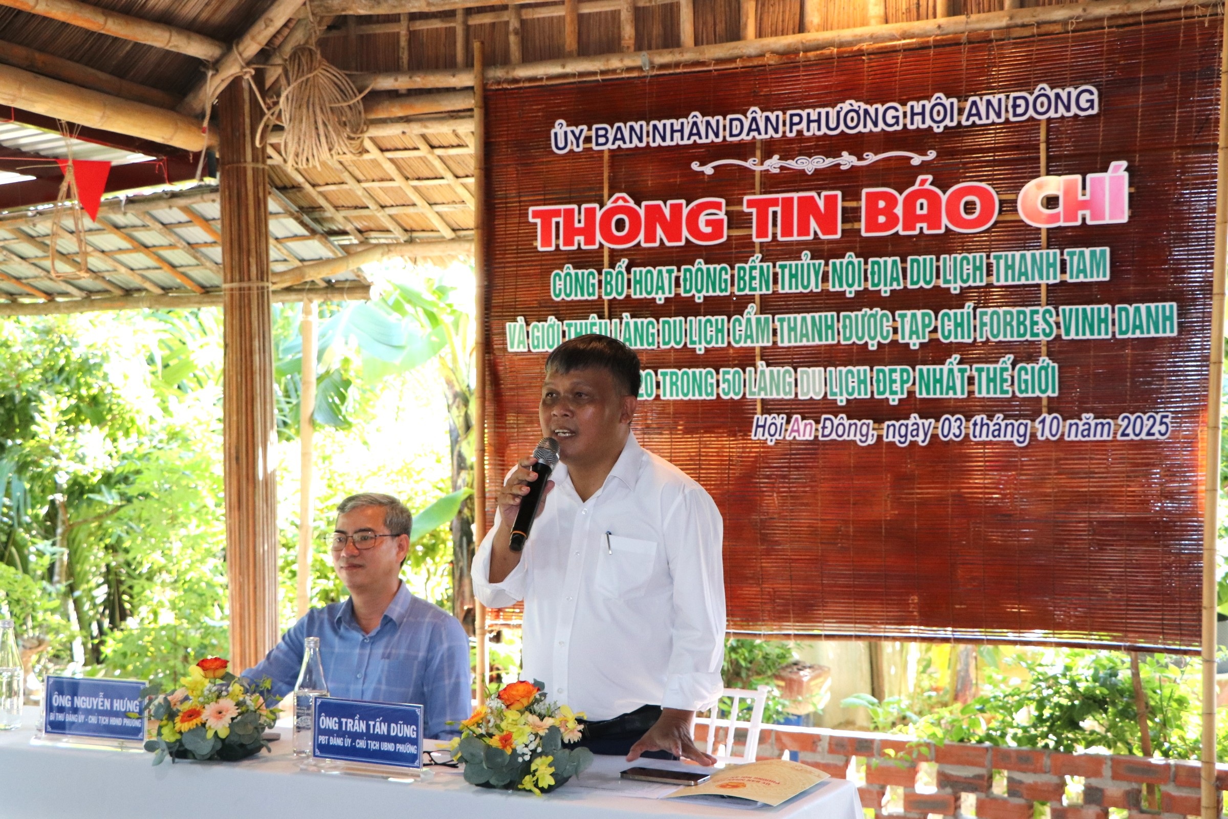 The world's top 50 most beautiful tourist villages names a Vietnamese village - Ảnh 1.