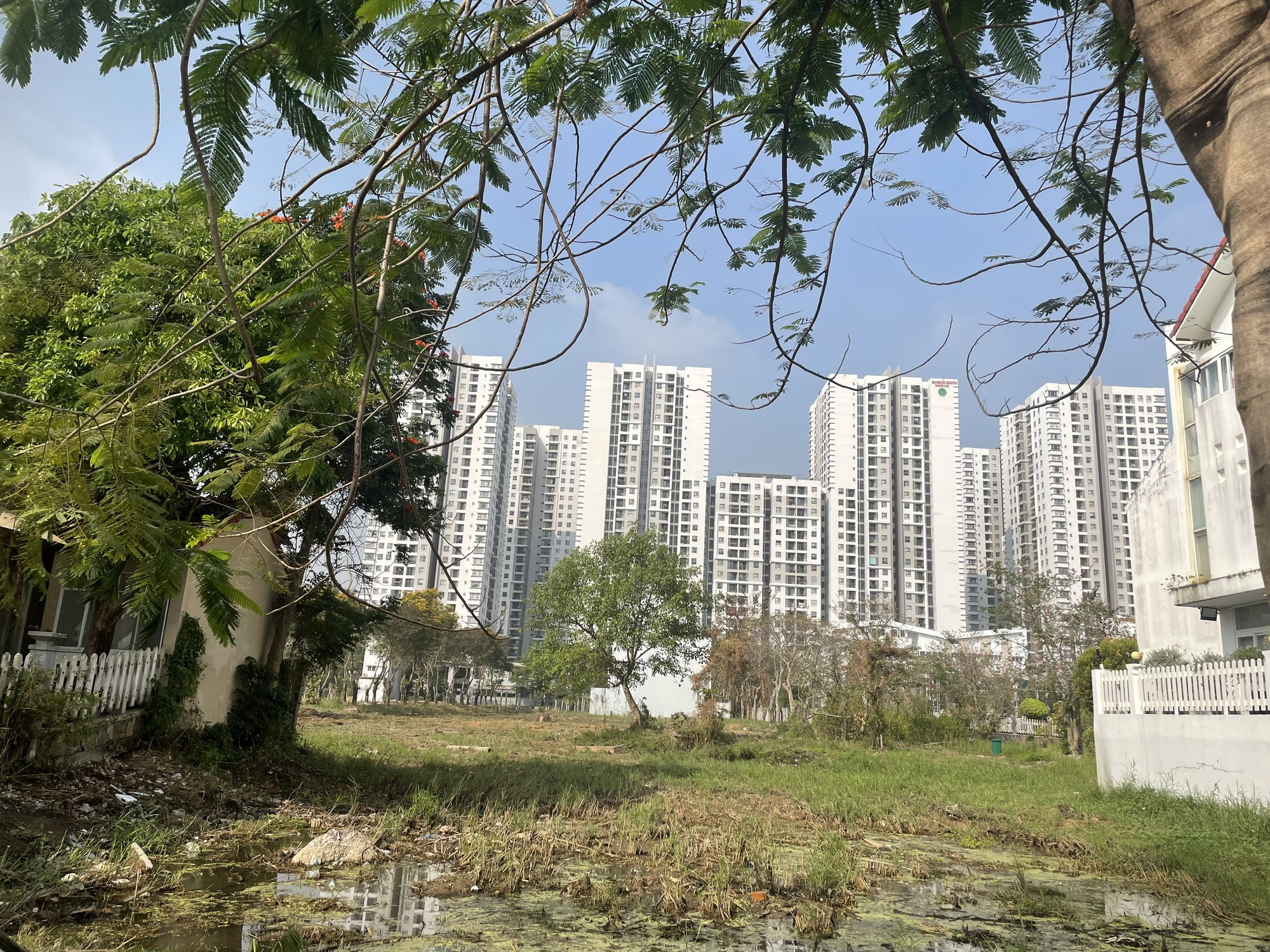 Thu nhập dưới 200 triệu đồng / năm khó mua nhà ở Hà Nội và TP HCM - Ảnh 1.