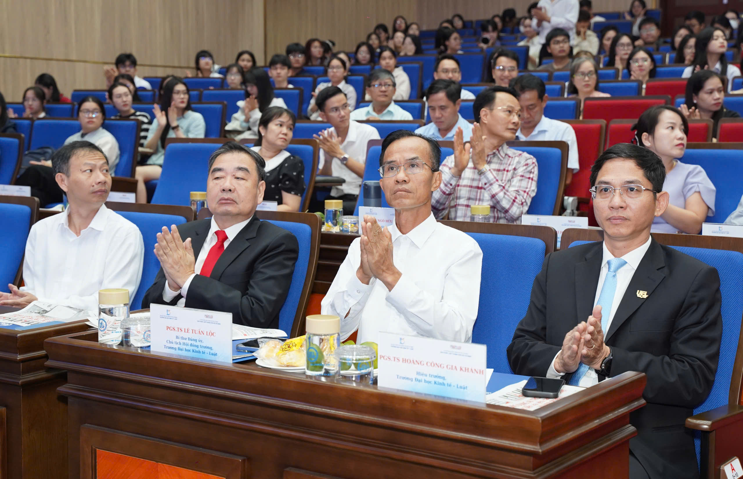 Chuy&ecirc;n gia g&oacute;p &yacute;: Kh&ocirc;ng vội luật ho&aacute; AI - Ảnh 3.