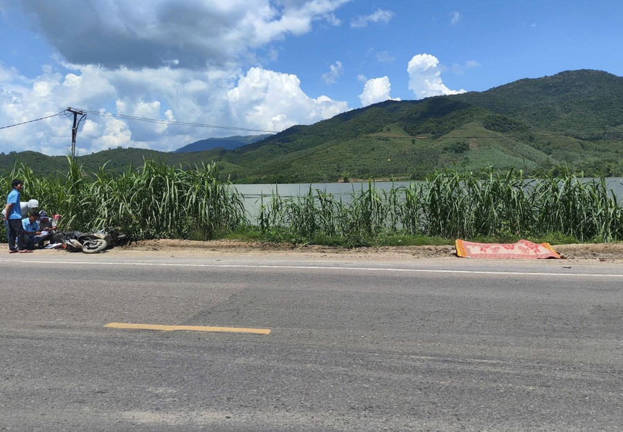 Truy t&igrave;m xe đầu k&eacute;o rời khỏi hiện trường sau vụ tai nạn chết người tr&ecirc;n quốc lộ 19 - Ảnh 1.