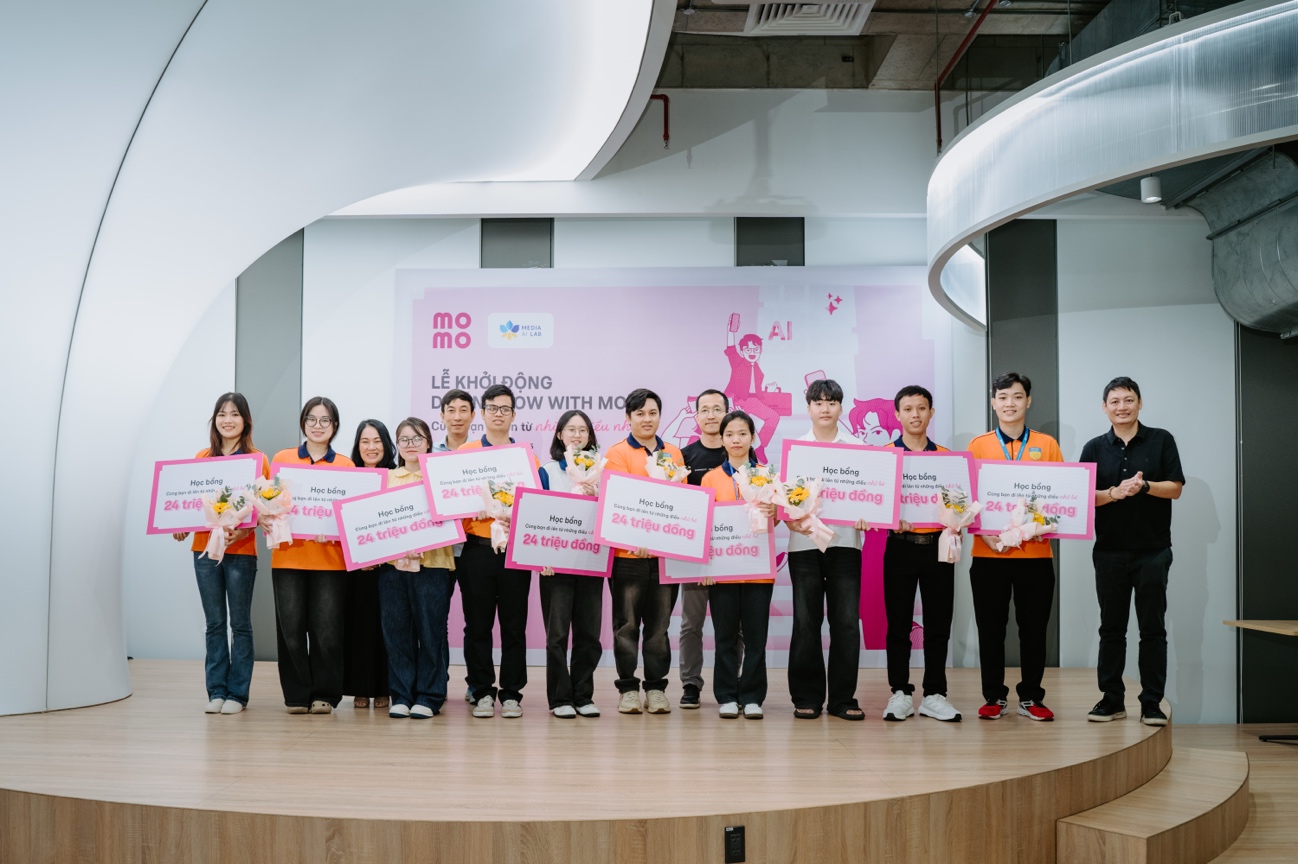 MoMo khởi động dự &aacute;n &ldquo;Grow with MoMo - C&ugrave;ng bạn đi l&ecirc;n từ những điều nhỏ b&eacute;&rdquo; - Ảnh 1.