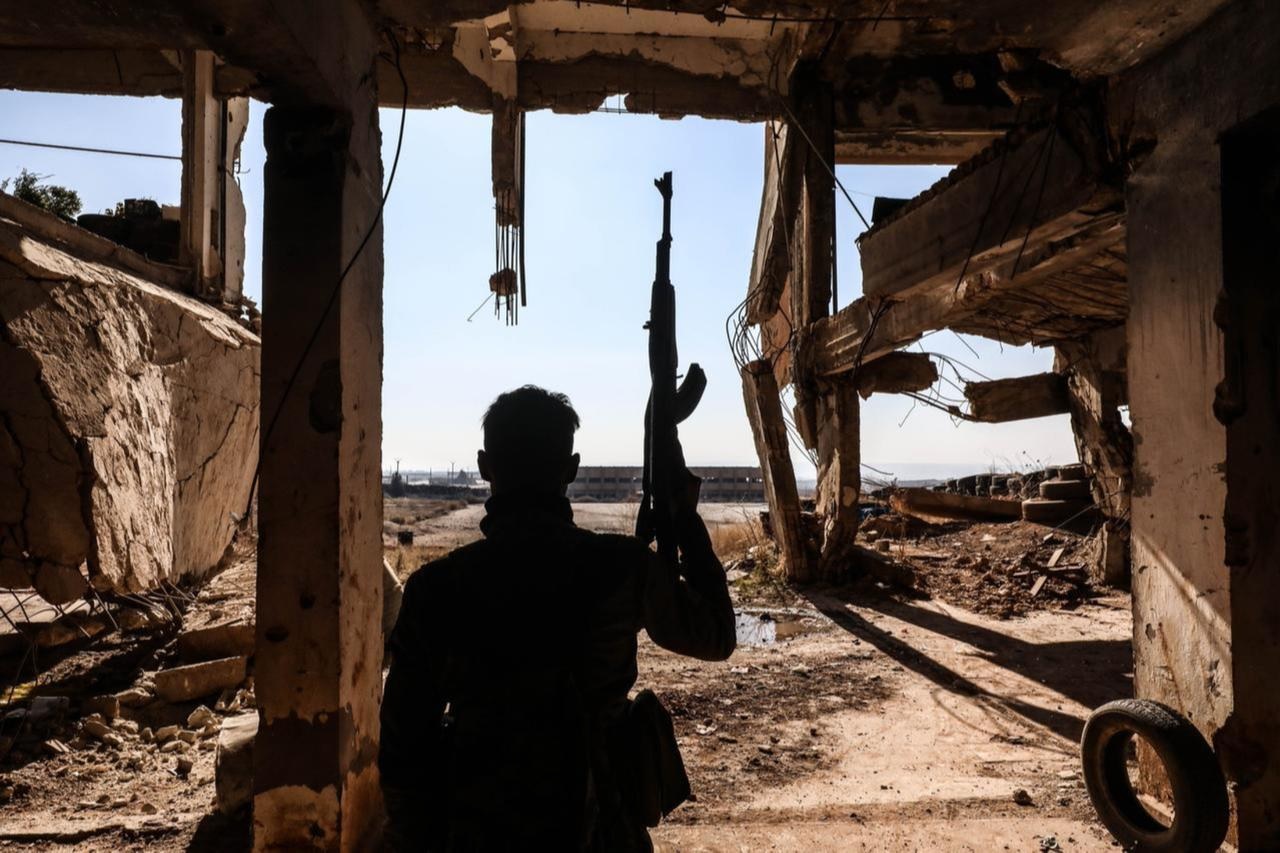 Quân đội Syria đặt sẵn lưỡi lê đối đầu lực lượng người Kurd ở Aleppo - Ảnh 1.