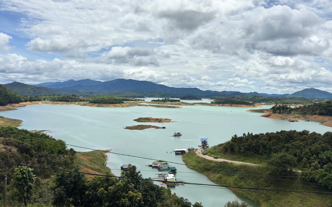 Thi thể nam thanh niên nổi trên hồ thủy điện Hàm Thuận