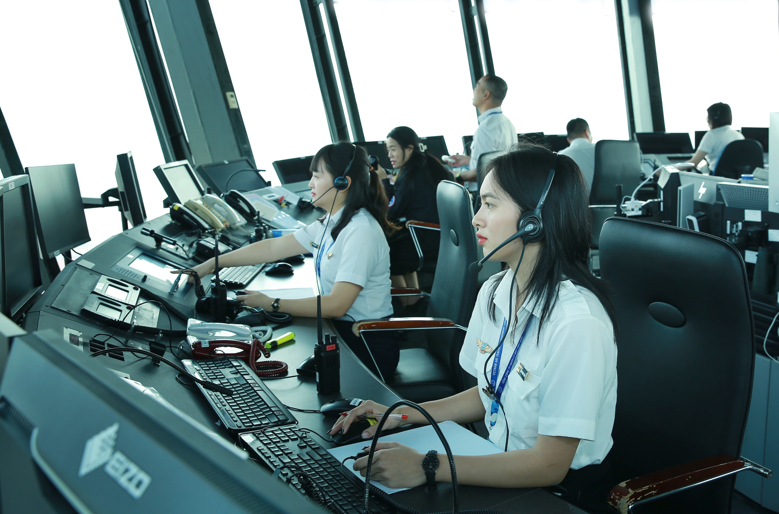 Nguy&ecirc;n nh&acirc;n 17 chuyến phải bay chờ để hạ c&aacute;nh xuống Nội B&agrave;i - Ảnh 2.