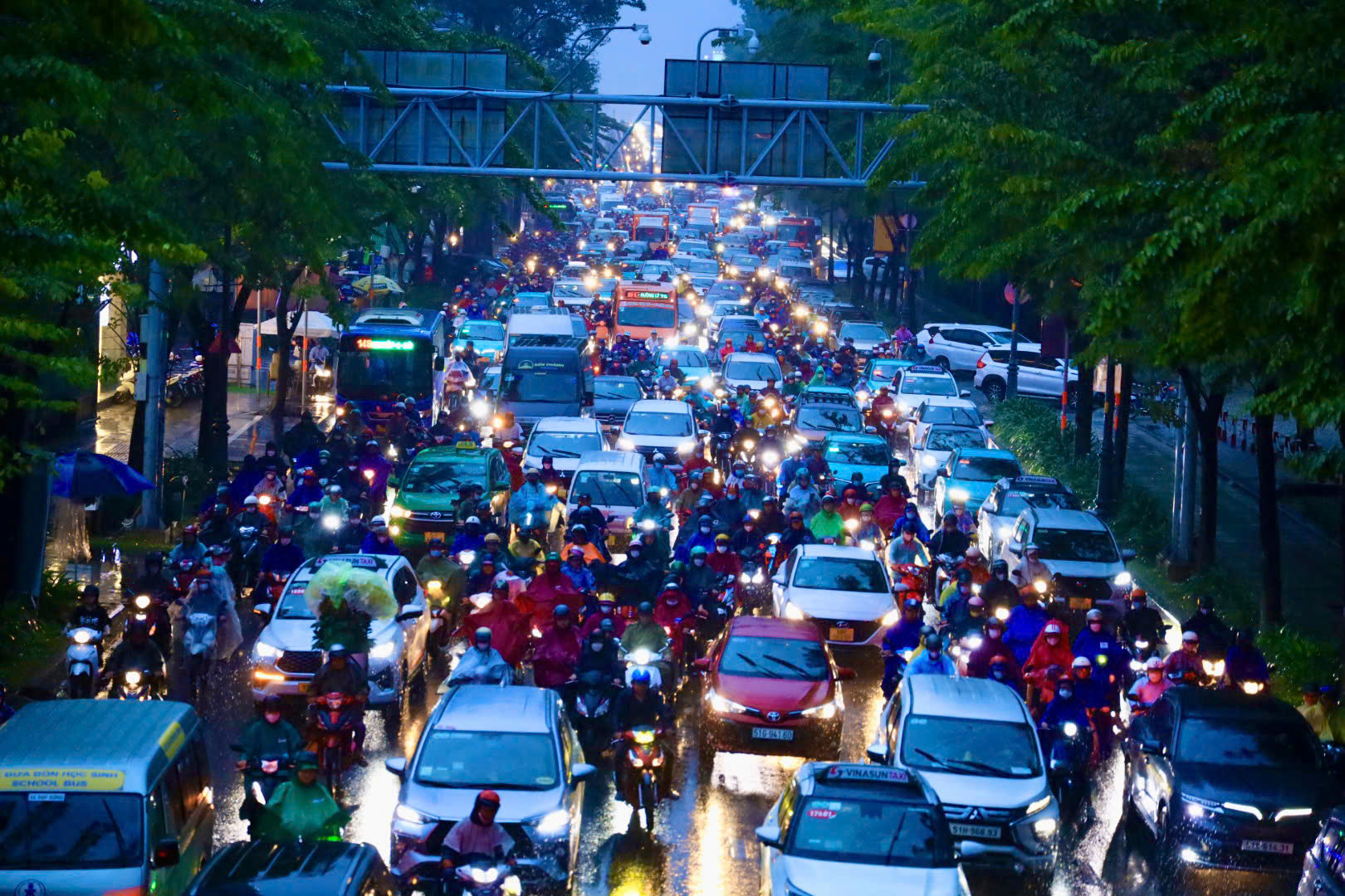 Ba tháng nữa, trạm sạc xe điện sẽ phủ khắp TP HCM - Ảnh 2.