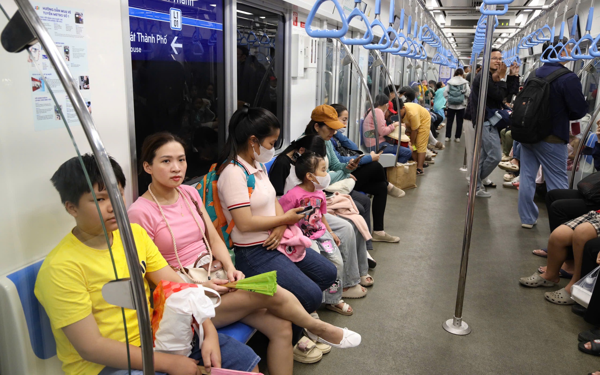 TP HCM tặng người d&acirc;n chuyến đi metro đầu năm miễn ph&iacute; - Ảnh 2.