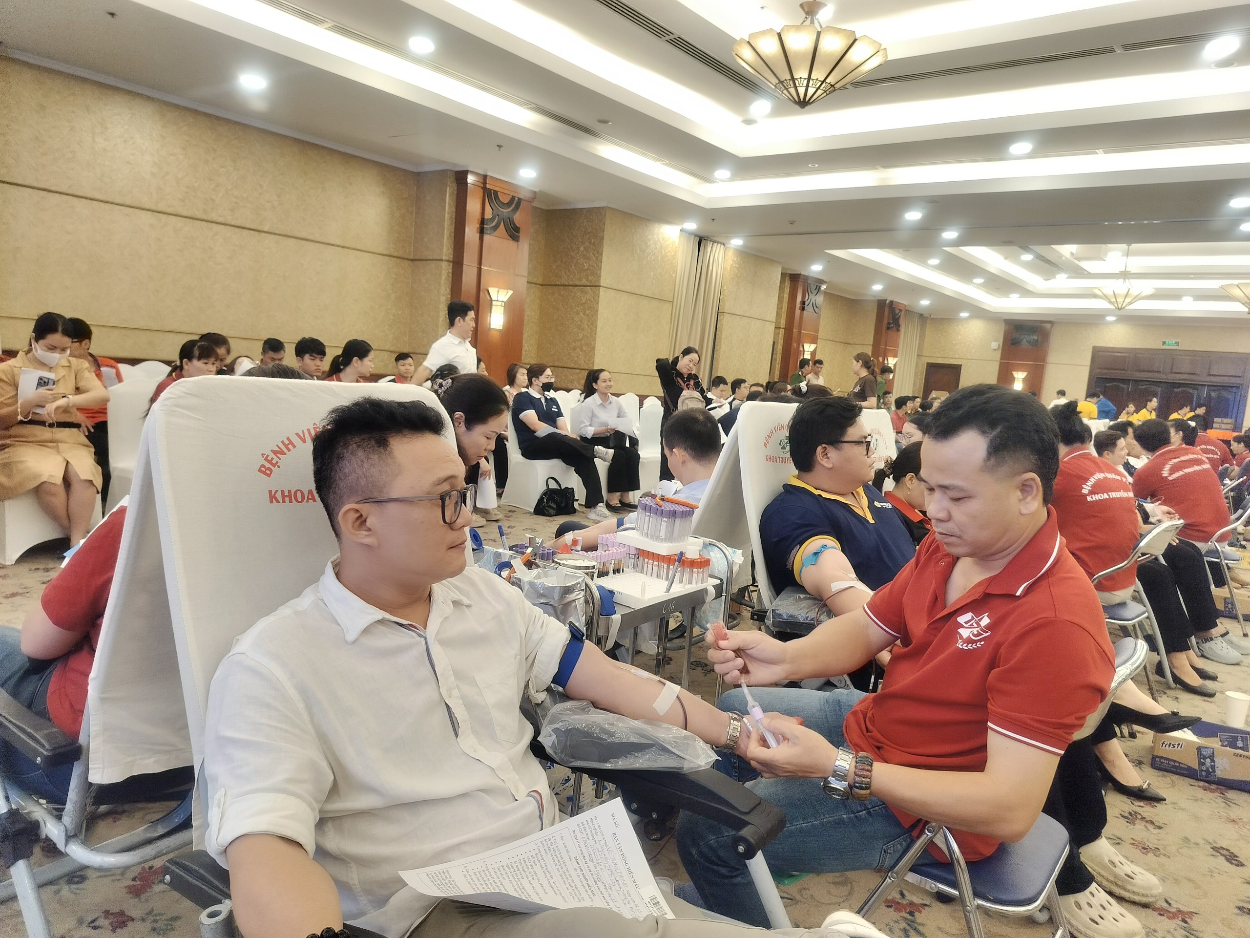 H&agrave;ng trăm đo&agrave;n vi&ecirc;n - lao động Saigontourist Group hiến m&aacute;u cứu người - Ảnh 1.