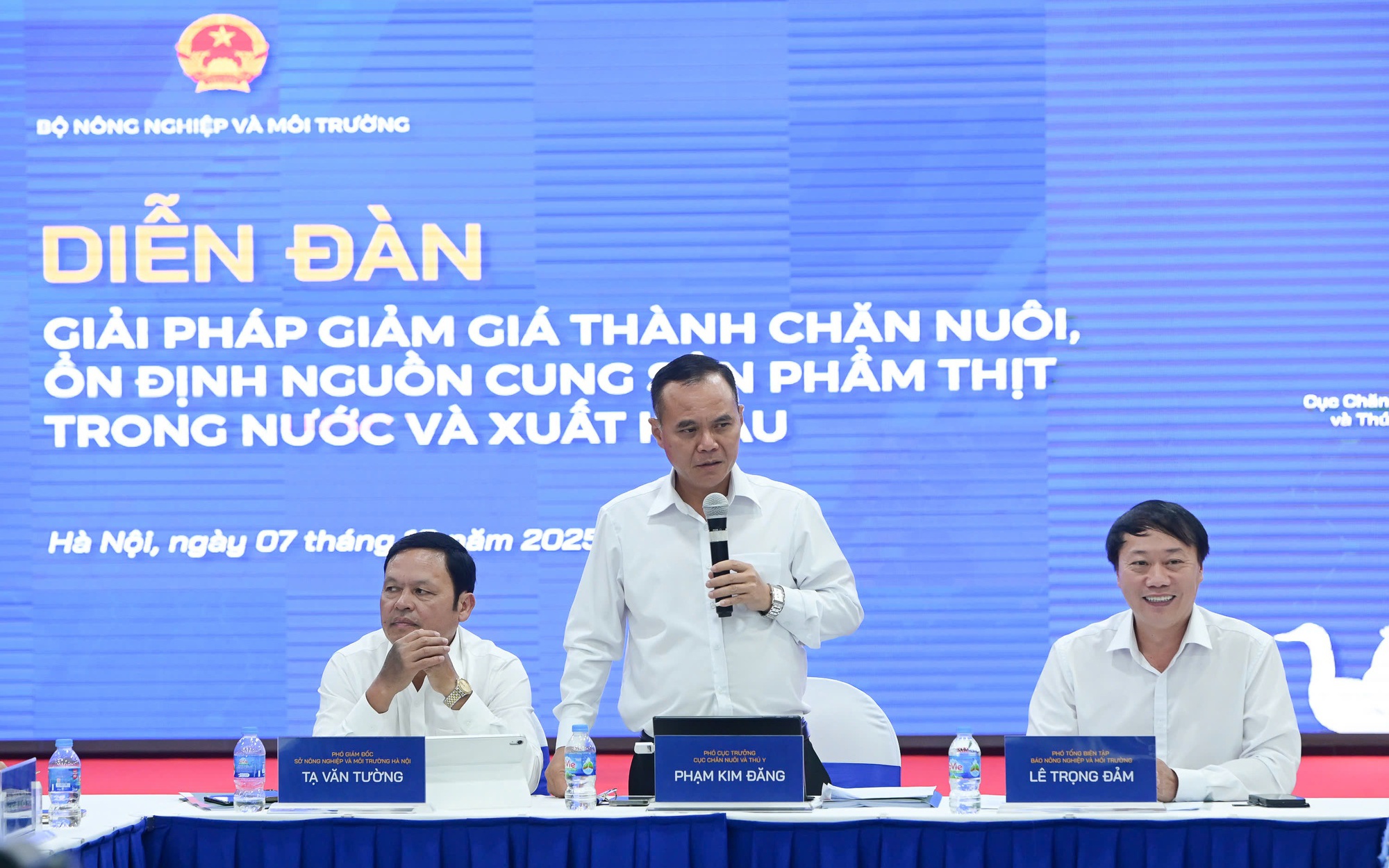 Hé lộ thêm thông tin về "chung cư nuôi heo"