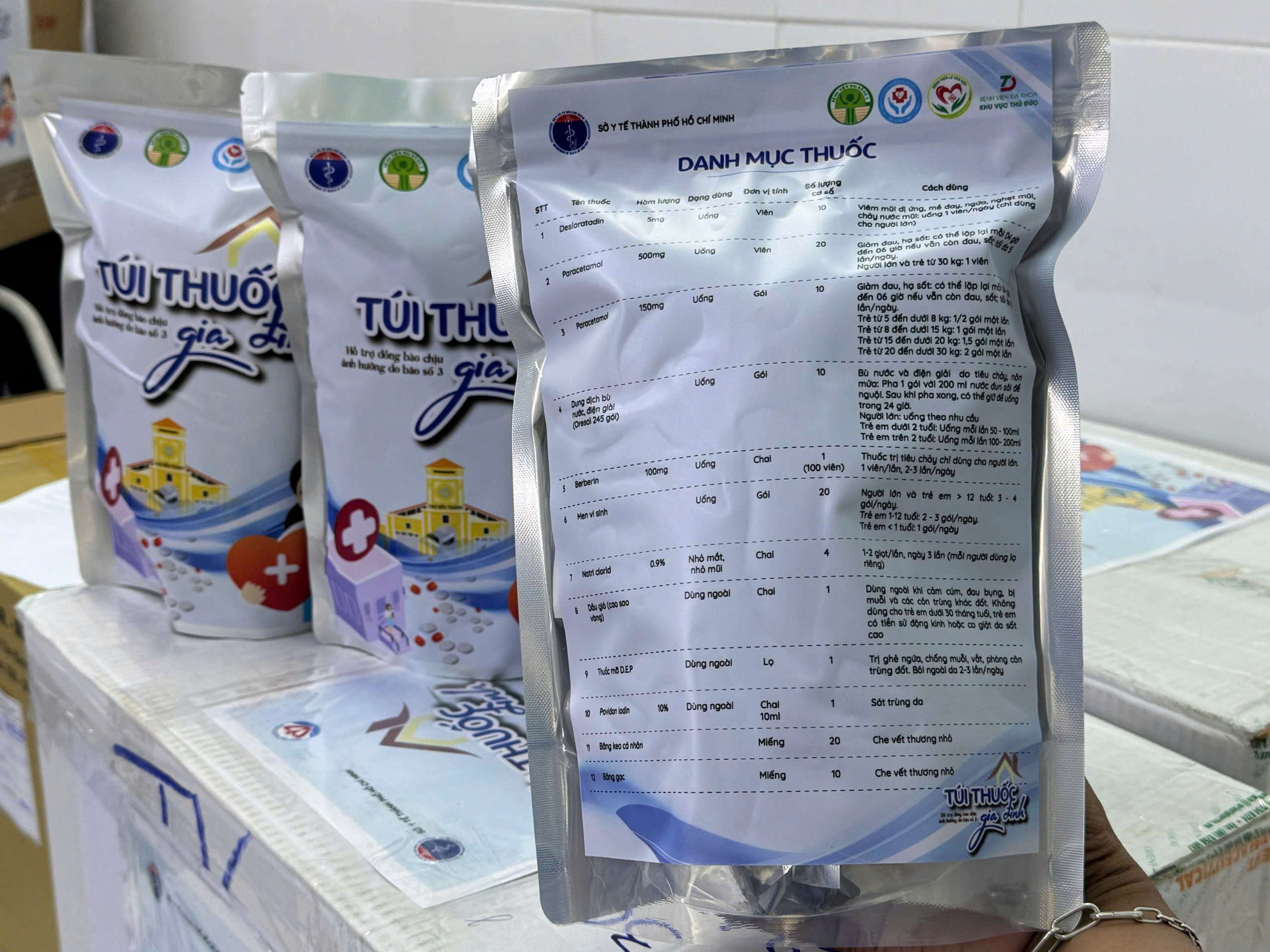H&agrave;ng ng&agrave;n t&uacute;i thuốc đến b&agrave; con v&ugrave;ng b&atilde;o, lũ - Ảnh 5.