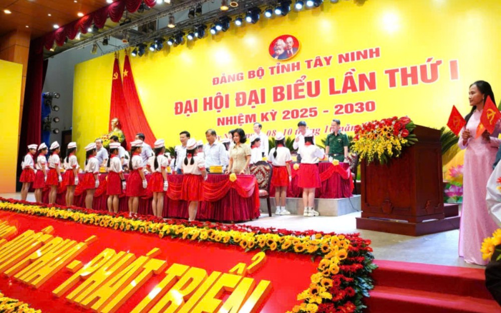 Đại hội Đại biểu Đảng bộ tỉnh Tây Ninh không nhận hoa chúc mừng