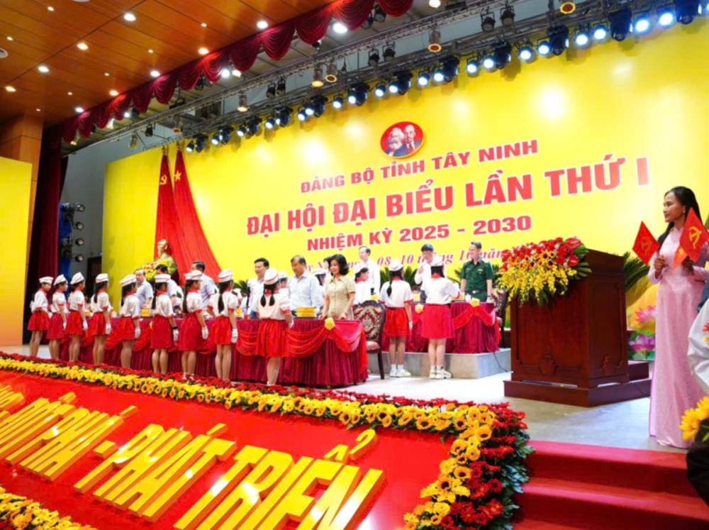 Đại hội Đại biểu Đảng bộ tỉnh T&acirc;y Ninh kh&ocirc;ng nhận hoa ch&uacute;c mừng - Ảnh 1.