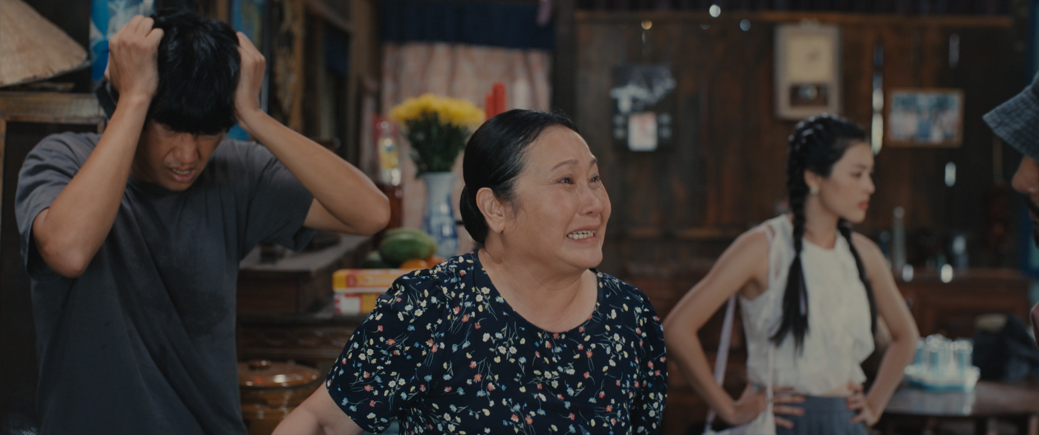 Huỳnh Đông "phẫn uất" tát, bóp cổ Vân Trang - Ảnh 9.