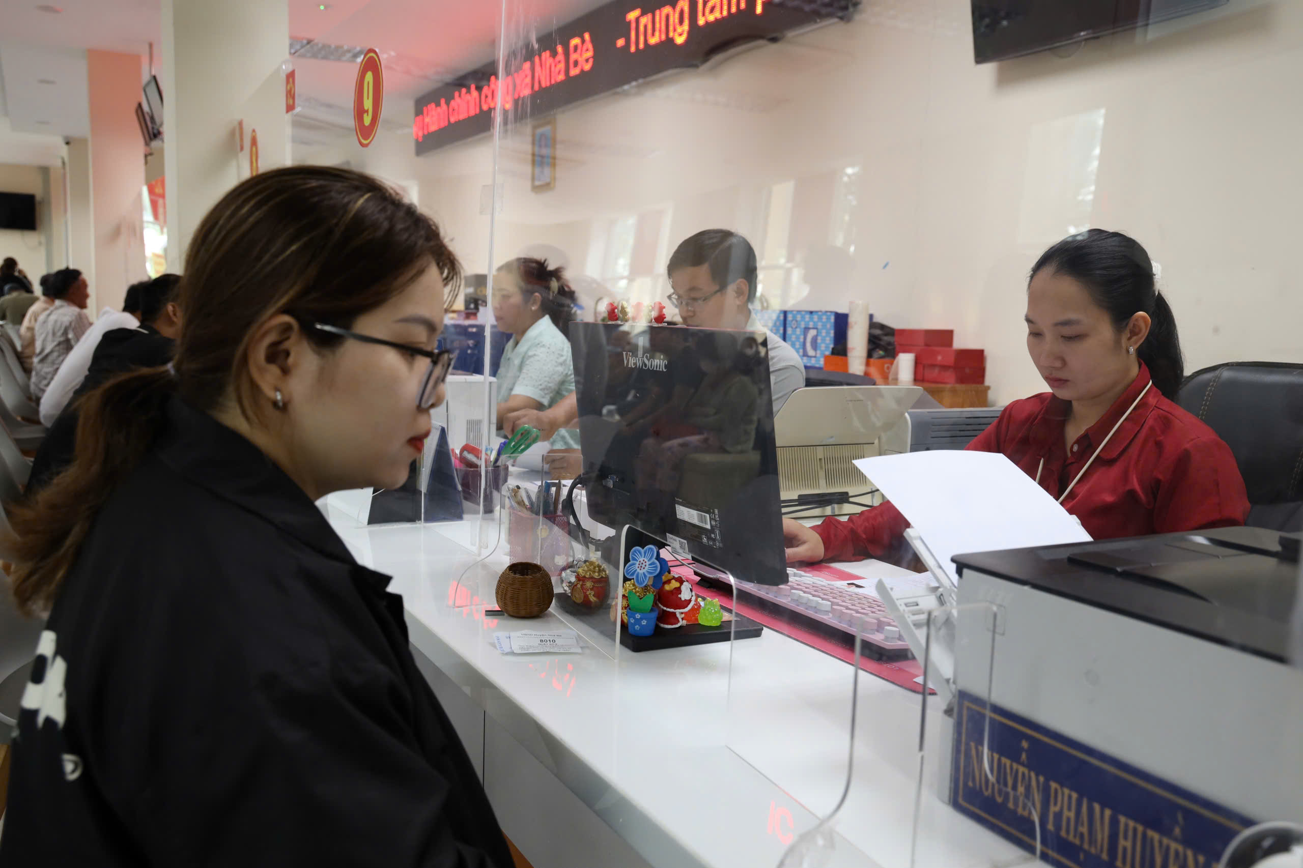 Nhiều đề xuất của TP HCM l&ecirc;n Trung ương li&ecirc;n quan đến c&ocirc;ng chức cấp x&atilde; - Ảnh 2.