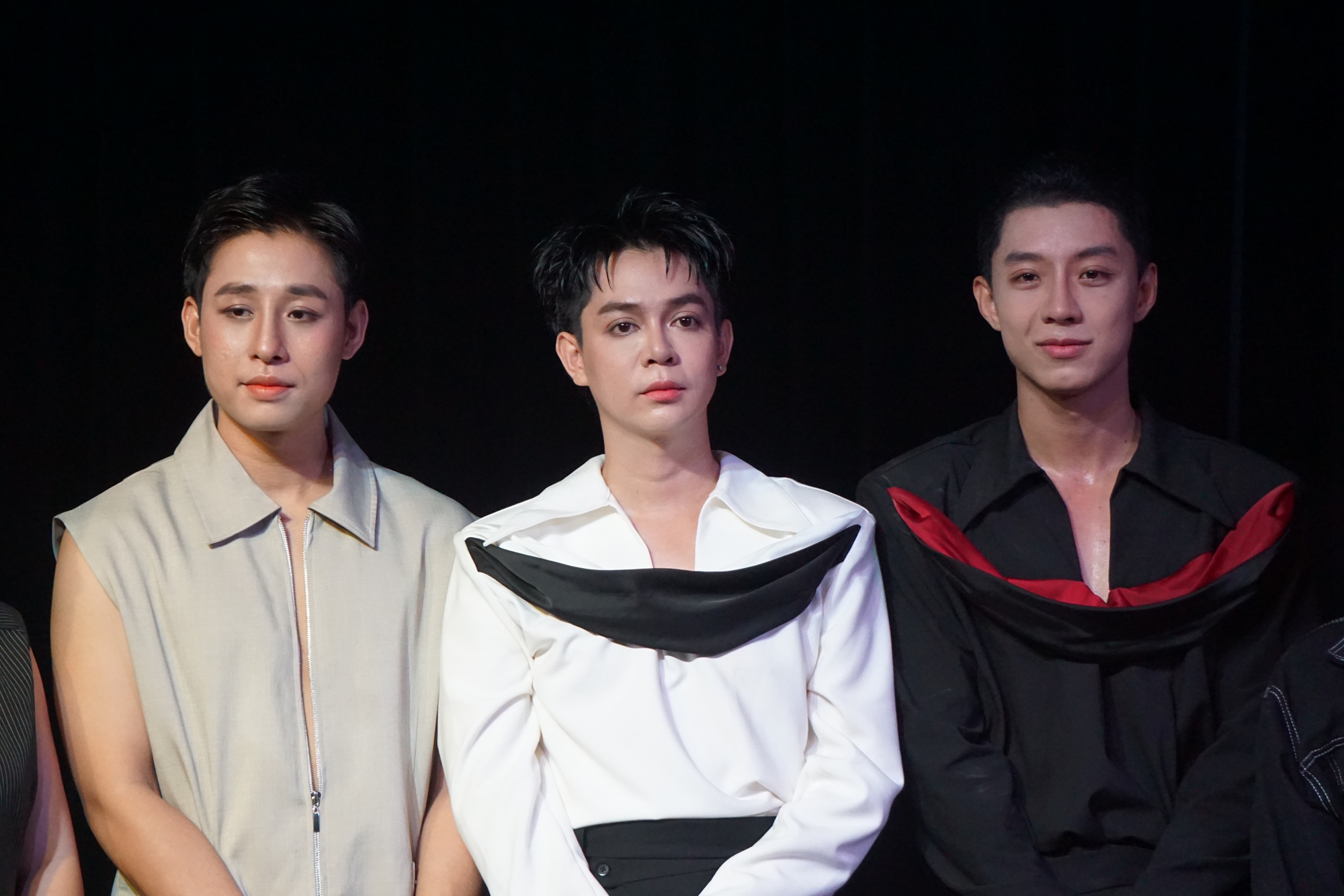 Mỹ Uy&ecirc;n, Chinh Ba giới thiệu vở "Ảo quan": Bước đi t&aacute;o bạo kết nối s&acirc;n khấu v&agrave; sức khỏe t&acirc;m thần - Ảnh 1.