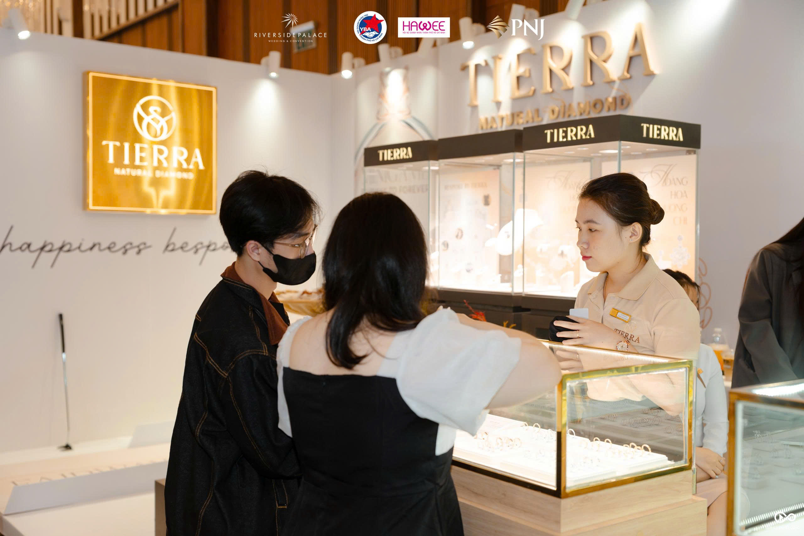 Nhẫn cưới độc bản: Tierra Diamond kể chuyện t&igrave;nh y&ecirc;u bằng ng&ocirc;n ngữ thiết kế - Ảnh 3.