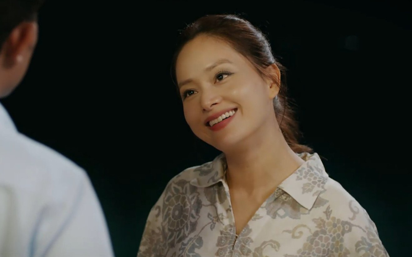 "Tình địch" Phương Oanh nhận "cơn mưa" lời khen