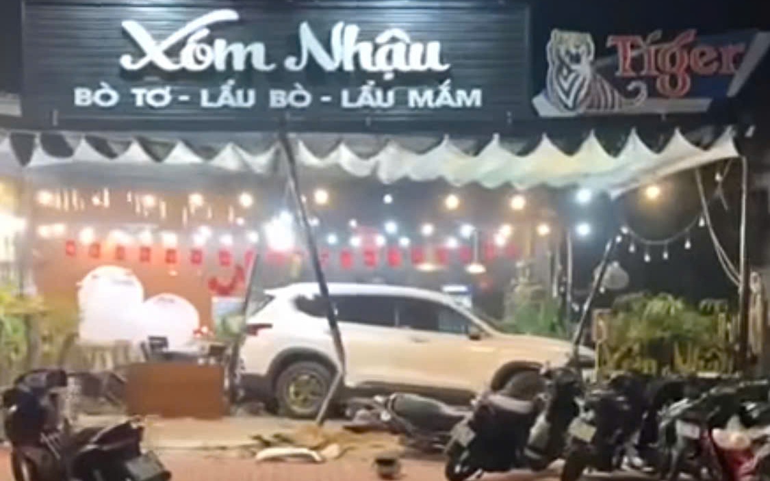 Lái ô tô lao vào quán, có thể bị xử lý những tội danh nào?