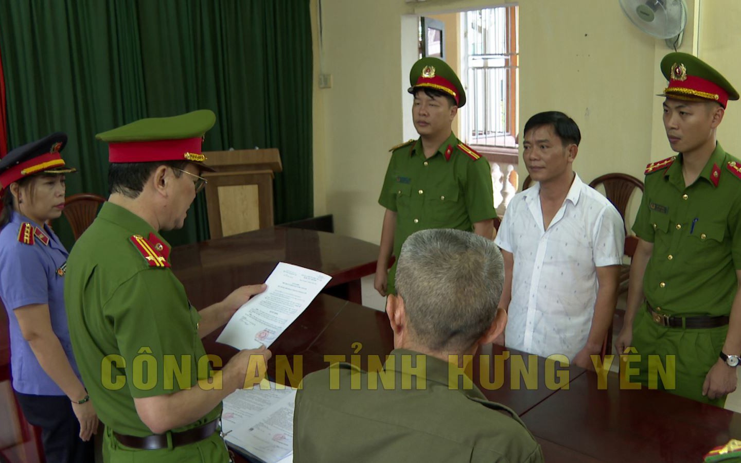 Công an thông tin nhóm đối tượng buôn lậu 1,5 tấn vàng bạc - Ảnh 2.