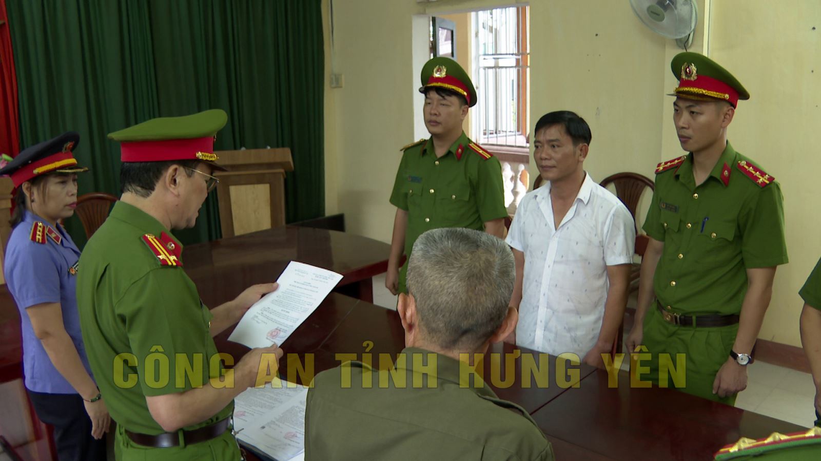 Gi&aacute;m đốc c&ocirc;ng ty v&agrave;ng bạc bị khởi tố tội "Trốn thuế" - Ảnh 1.