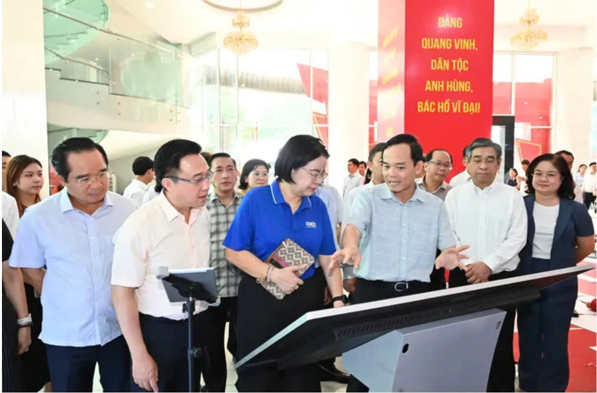 Kiểm tra c&ocirc;ng t&aacute;c chuẩn bị Đại hội Đại biểu Đảng bộ TP HCM - Ảnh 1.