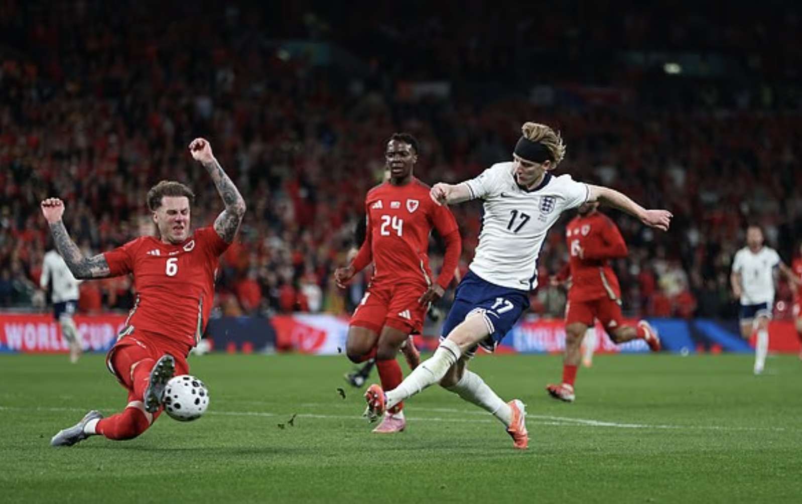 Thắng &aacute;p đảo Xứ Wales, tuyển Anh tăng tốc trước v&ograve;ng loại World Cup - Ảnh 1.