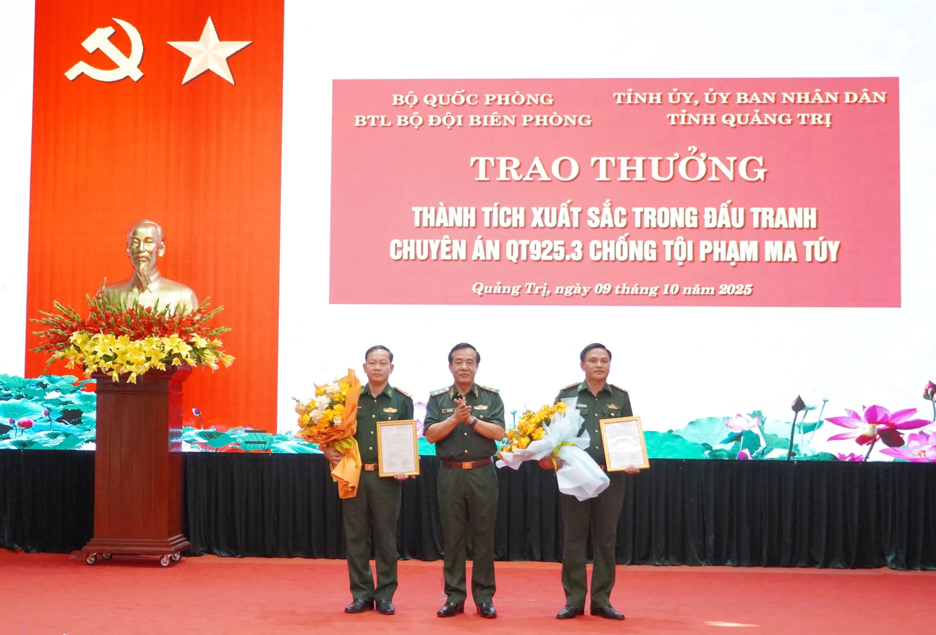 Bắt 500kg ma t&uacute;y ở bi&ecirc;n giới Quảng Trị sau 7 giờ mật phục - Ảnh 1.