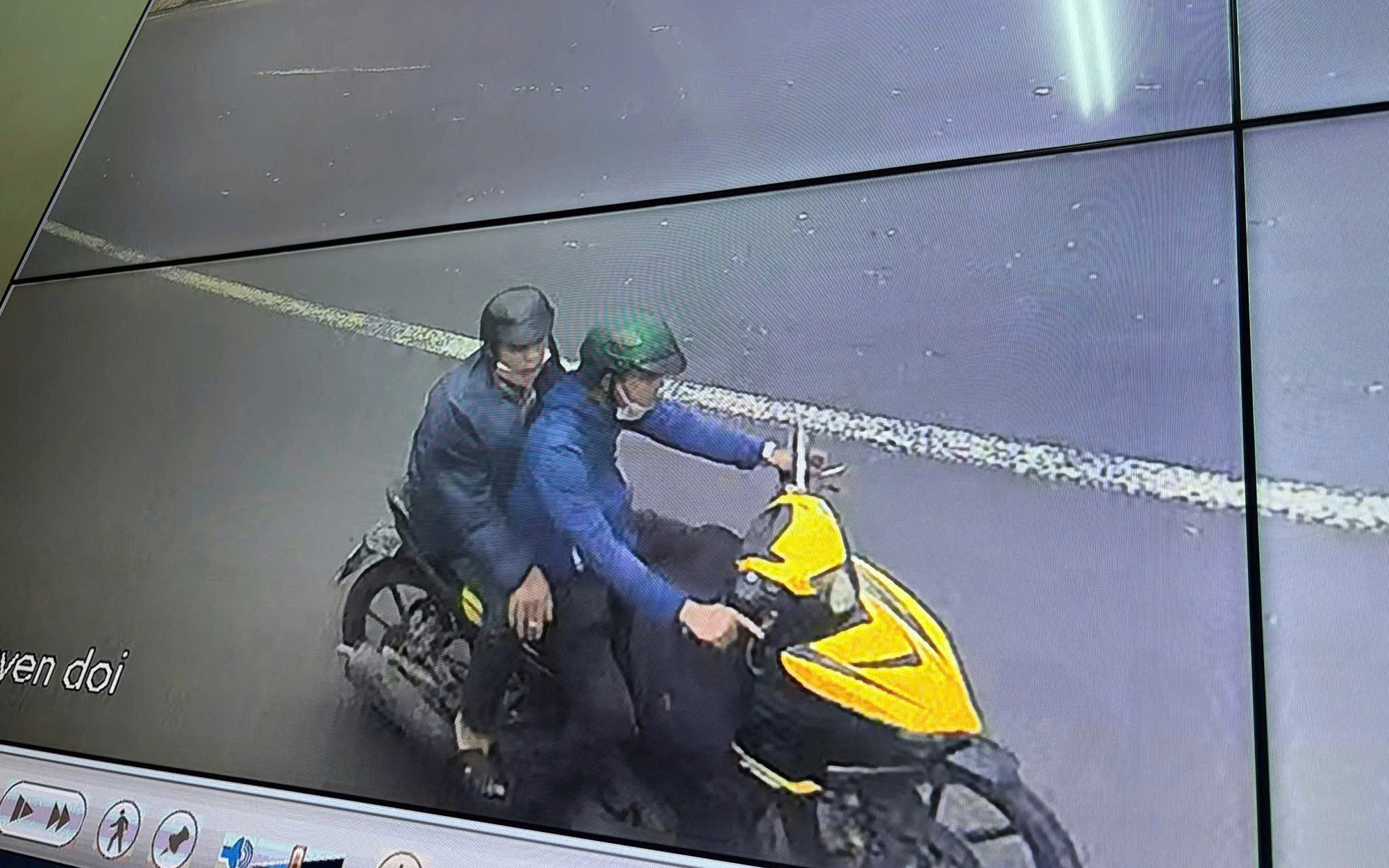 Người đàn ông ở TP HCM bị cướp giật dây chuyền vàng trị giá 100 triệu đồng