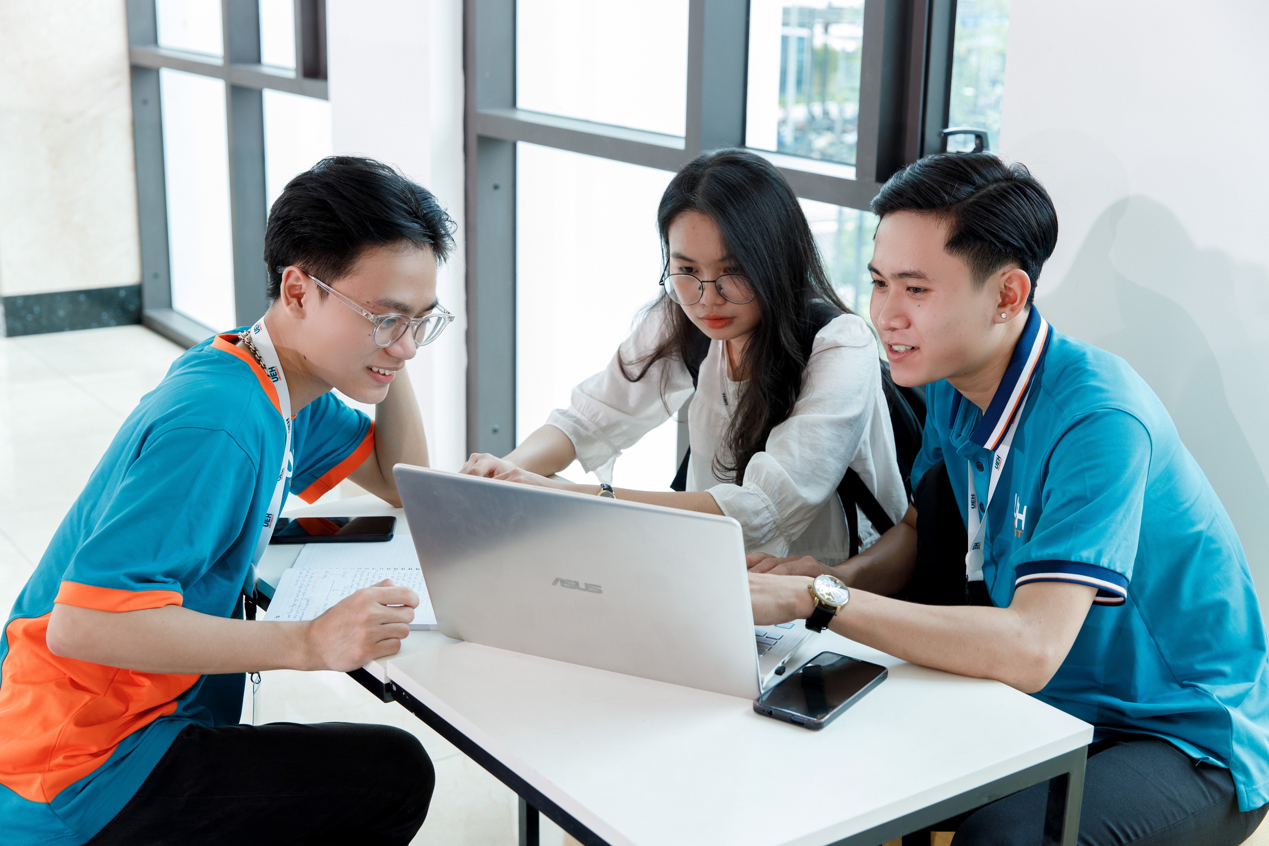 Đại học Kinh tế TP HCM dẫn đầu Việt Nam trong bảng xếp hạng ĐH thế giới - Ảnh 1.