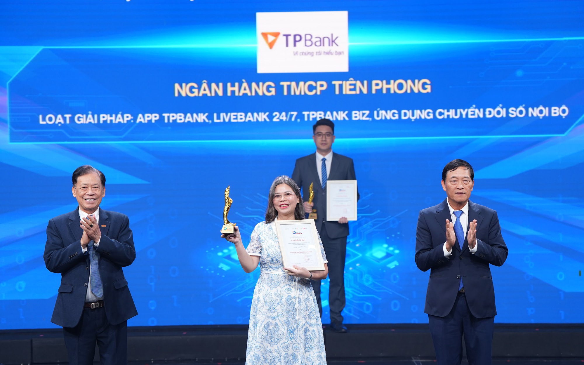 TPBank được vinh danh chuyển đổi số xuất sắc, ghi dấu nỗ lực bền bỉ trên hành trình chuyển đổi số