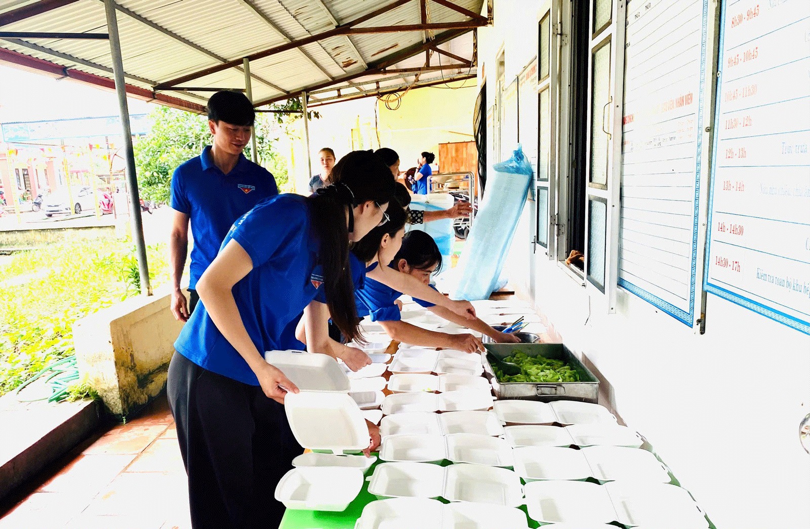 Lũ s&ocirc;ng Cầu Bắc Ninh khiến nhiều th&ocirc;n ch&igrave;m trong biển nước , cuộc sống đảo lộn - Ảnh 10.