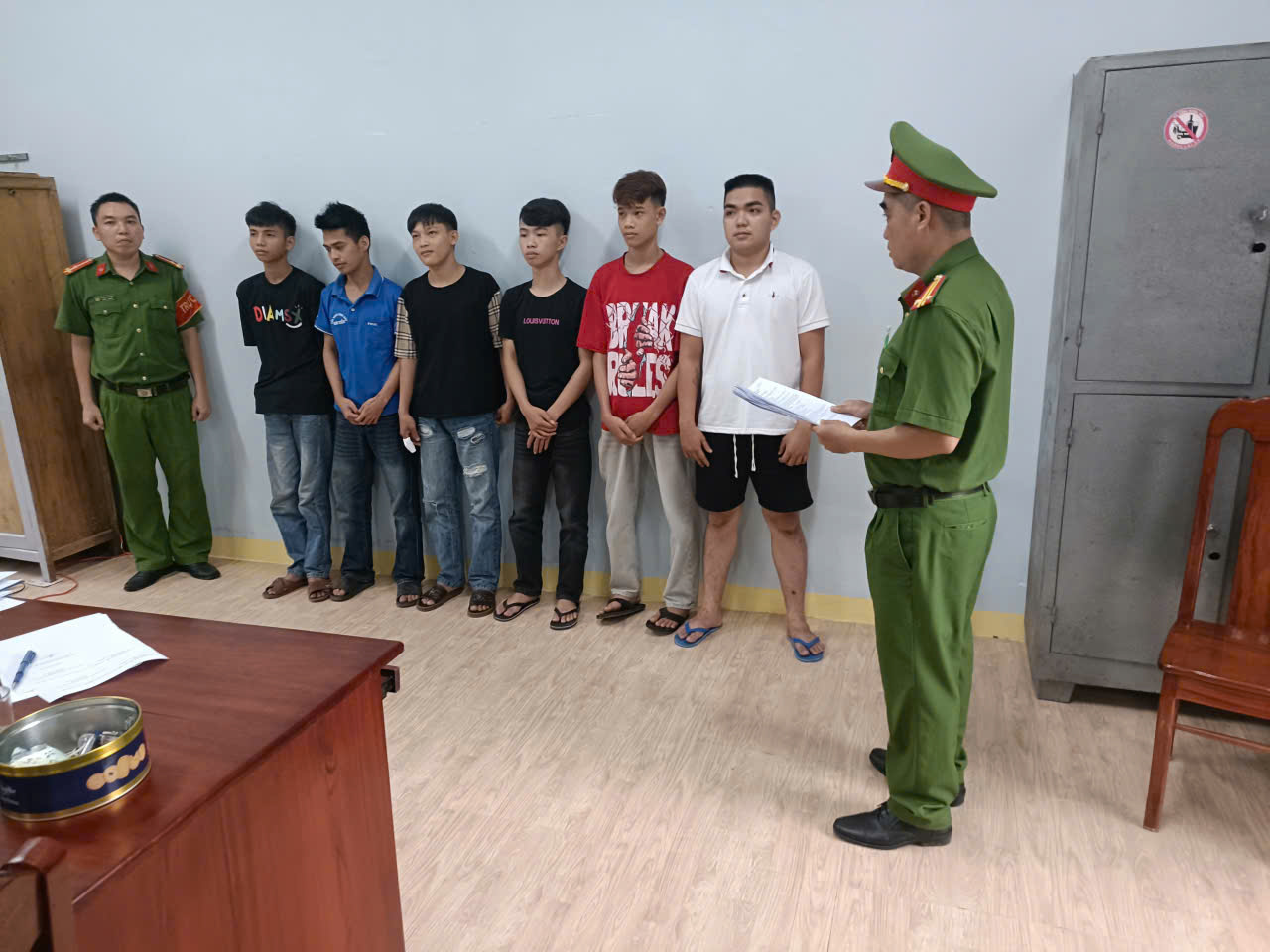 Nh&oacute;m thiếu ni&ecirc;n c&ocirc;n đồ ở Đ&agrave; Nẵng tấn c&ocirc;ng người đi đường bằng dao - Ảnh 1.