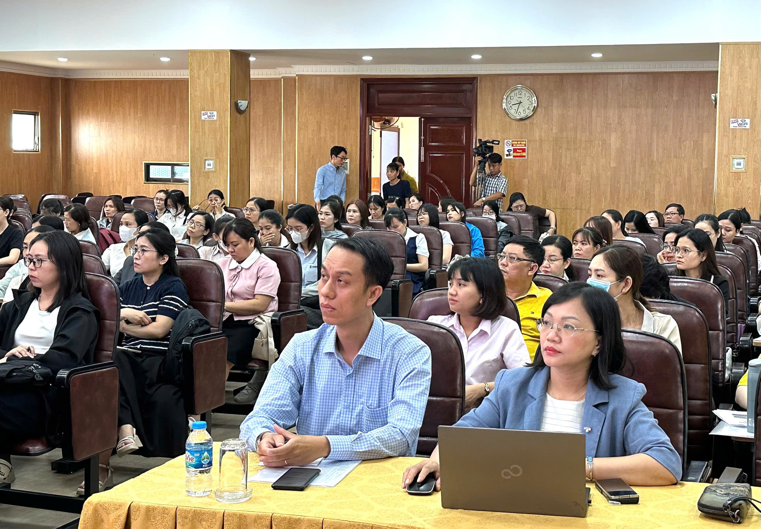 Doanh nghiệp phải trả khoản tiền đ&oacute;ng BHXH cho người lao động đang hưởng lương hưu - Ảnh 1.