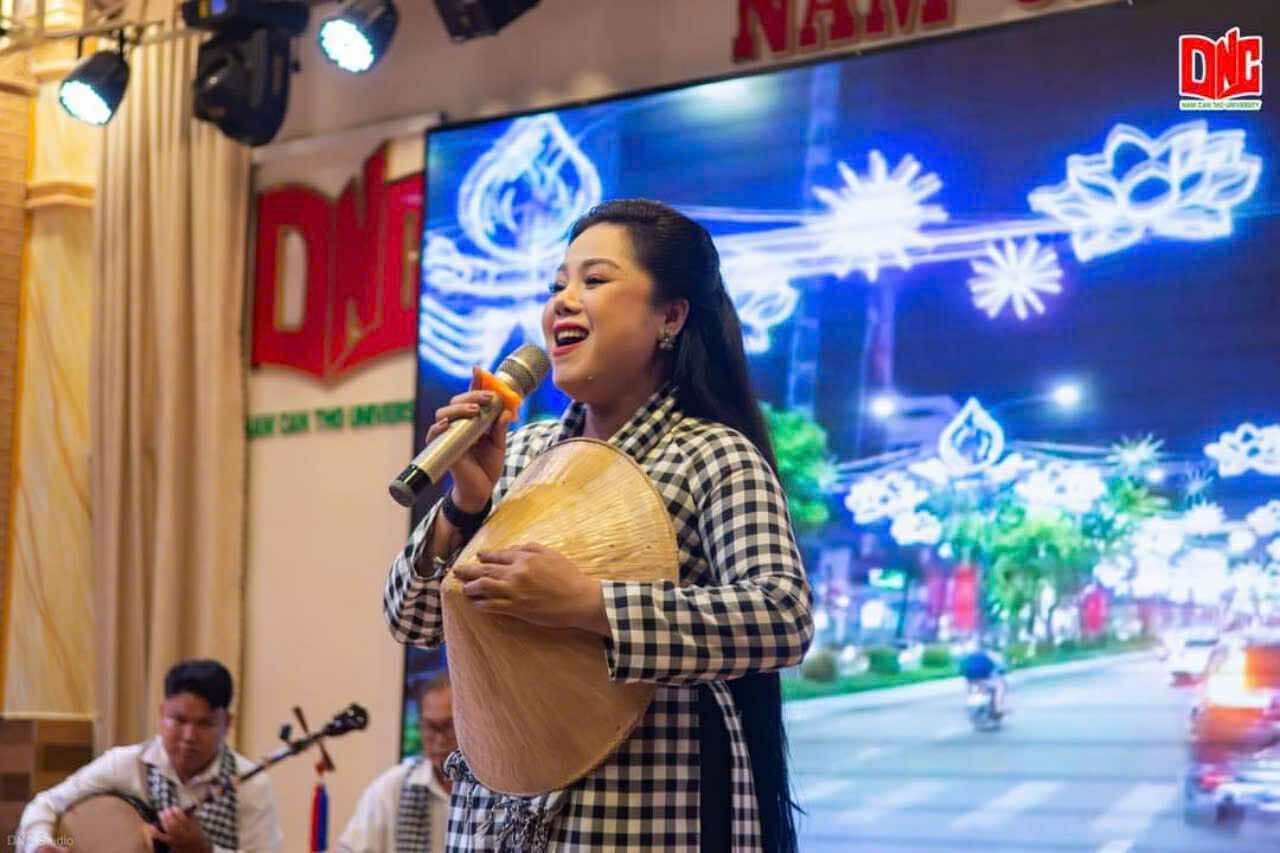 Nghệ nh&acirc;n ưu t&uacute; &Aacute;i Hằng &ndash; Người g&igrave;n giữ v&agrave; lan tỏa hồn cốt Đờn ca t&agrave;i tử T&acirc;y Đ&ocirc; - Ảnh 2.