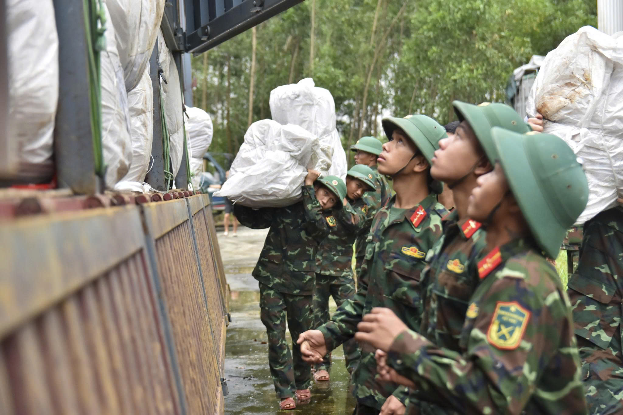 TP Huế đề nghị chấn chỉnh tình trạng phóng đại mức độ ảnh hưởng mưa lũ trên mạng xã hội - Ảnh 2.