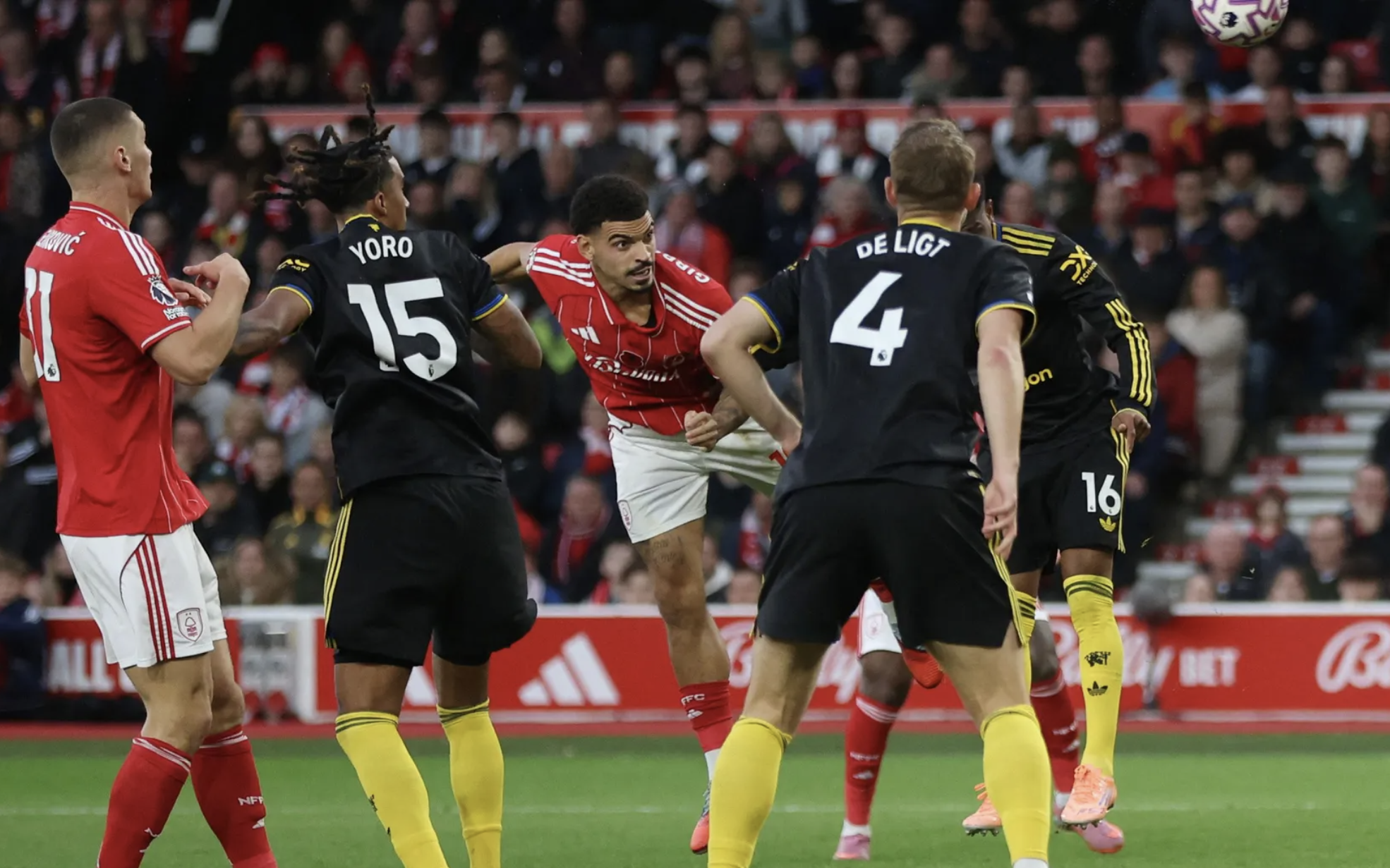 Man United nối dài mạch bất bại, Nottingham Forest rơi chiến thắng ở sân nhà