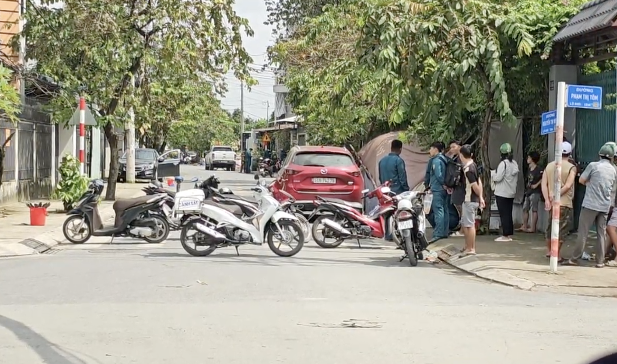 Thi thể c&ocirc; g&aacute;i ph&acirc;n hủy trong cốp &ocirc; t&ocirc; ở TP HCM, chủ xe kh&ocirc;ng biết? - Ảnh 4.