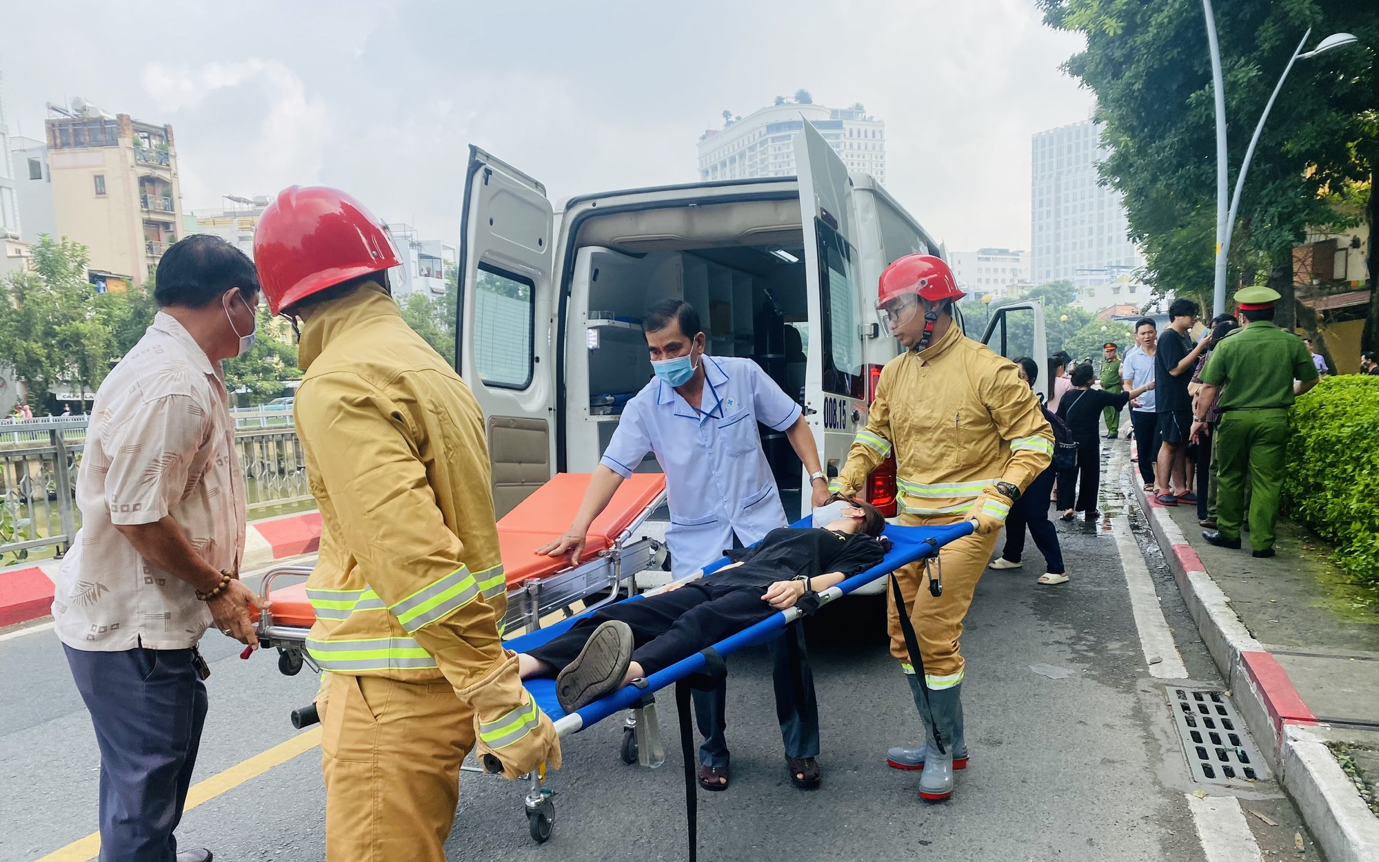 TP HCM: 20 phút dập tắt đám cháy nhà dân trong hẻm đường Hoàng Sa