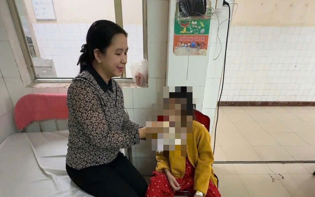 Diễn biến mới vụ mẹ ruột và cha hờ bạo hành bé gái 9 tuổi ở TP HCM