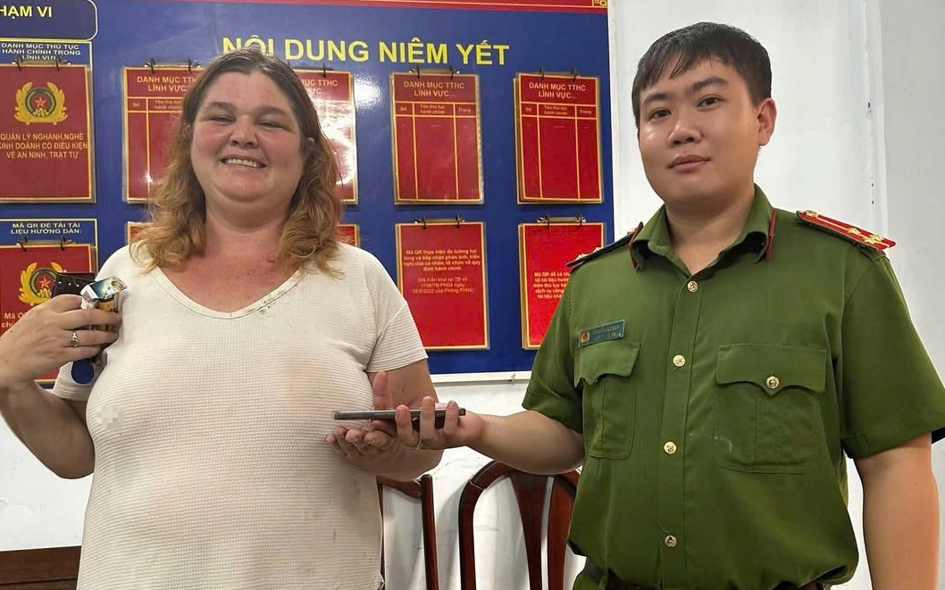 Đến TP HCM du lịch, nữ du khách tá hoả vì để quên điện thoại trên taxi