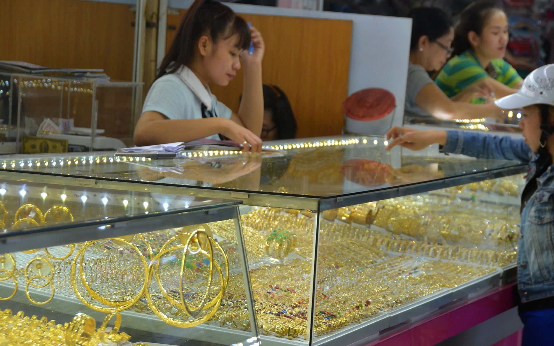 Giá vàng hôm nay, 1-11: Sụt giảm rất mạnh