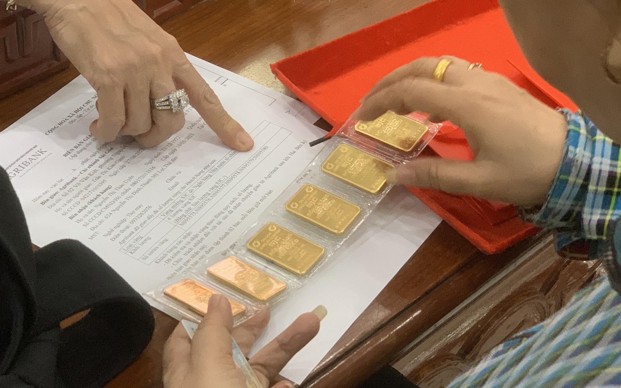Chuyên gia lý giải nguyên nhân giá vàng tăng – giảm chóng mặt - Ảnh 2.
