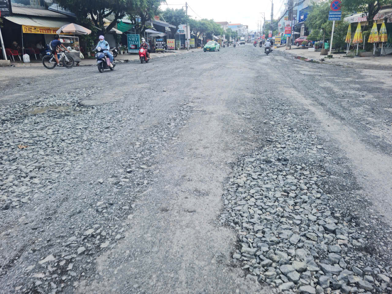 Một tuyến đường trung tâm ở An Giang đang khiến nhiều người lo sợ khi đi qua - Ảnh 3.