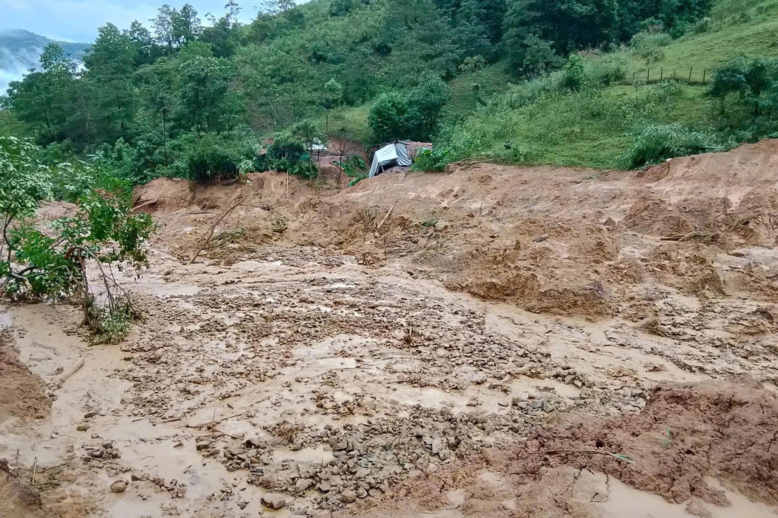 Mưa lũ Quảng Trị: 5 Người chết v&agrave; mất t&iacute;ch , hơn 3 . 600 Nh&agrave; d&acirc;n ngập s&acirc;u - Ảnh 3.