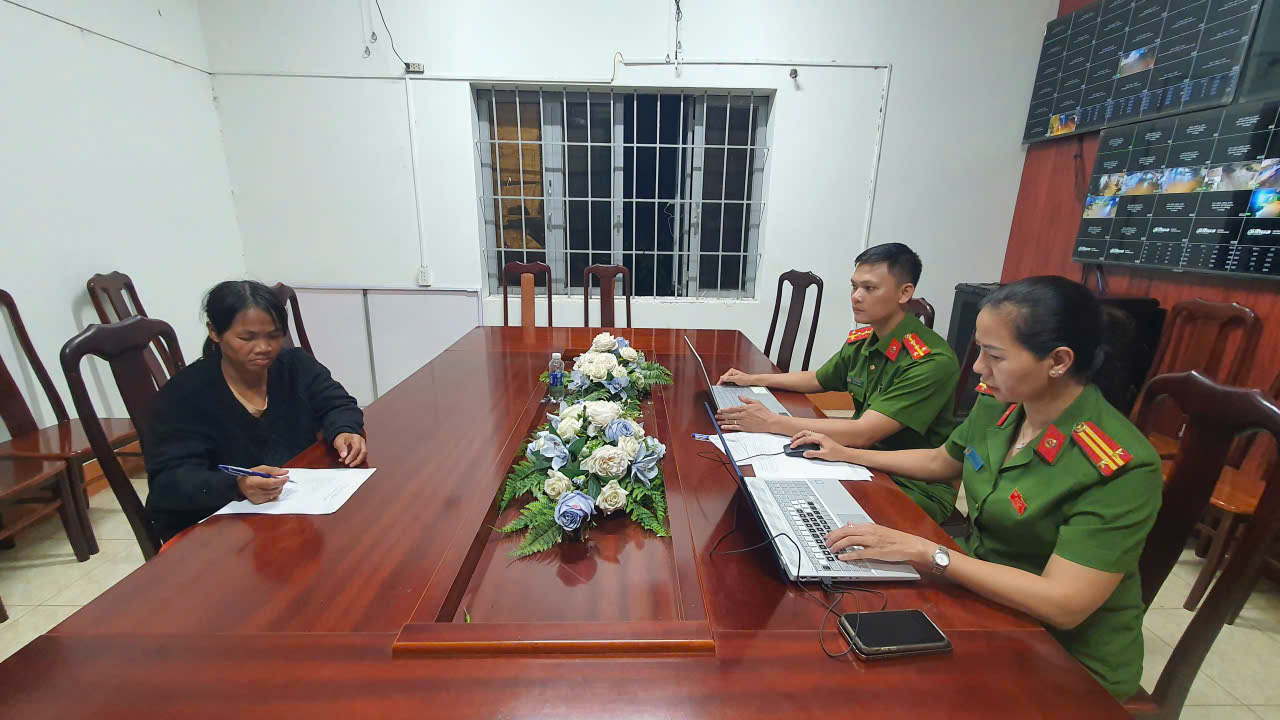 Mẹ ném con xuống giếng: Áp lực tài chính dẫn đến thảm kịch đau lòng - Ảnh 1.