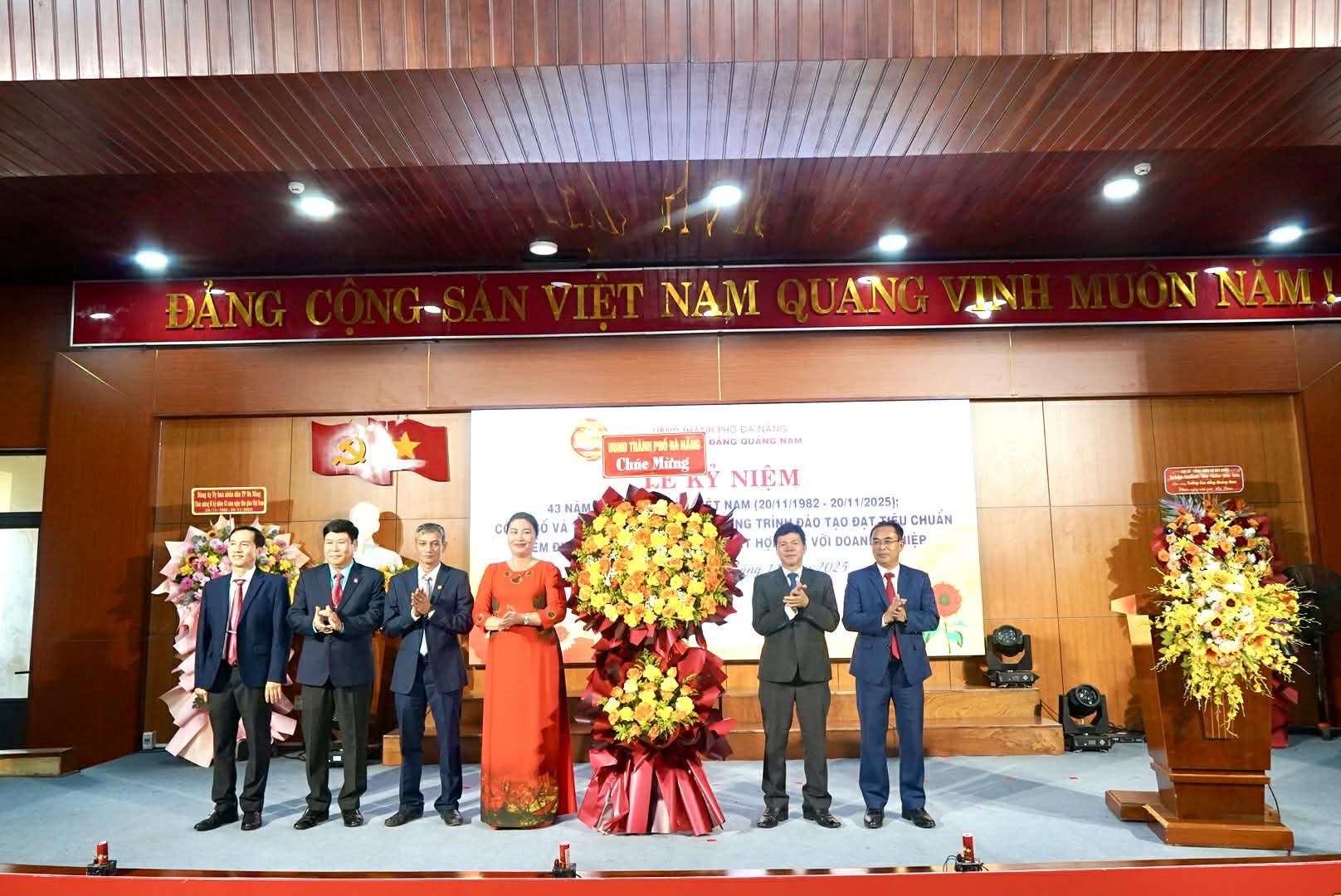 L&atilde;nh đạo Đ&agrave; Nẵng đ&aacute;nh gi&aacute; cao c&ocirc;ng t&aacute;c đ&agrave;o tạo của Trường CĐ Quảng Nam - Ảnh 4.