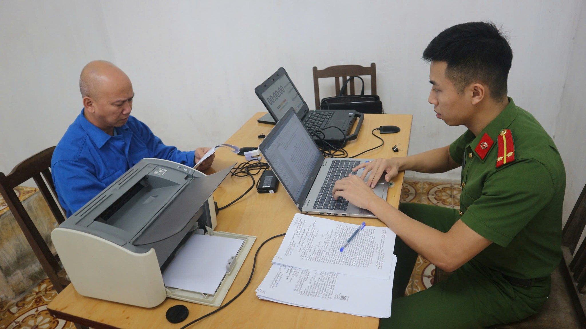 Khởi tố nhóm đối tượng phát hành tiền ảo , chiếm đoạt tài sản của 400 nhà đầu tư - Ảnh 3.