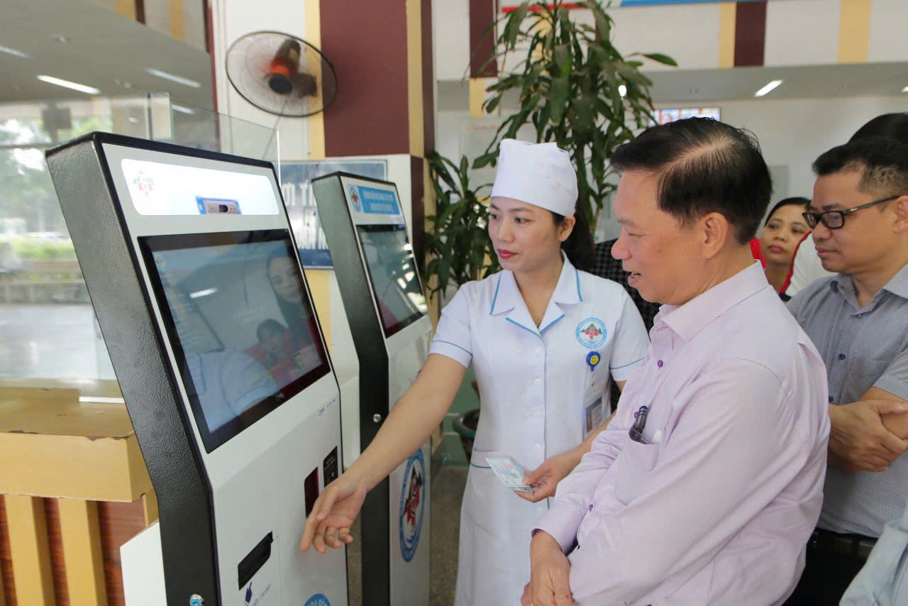 G&oacute;p &yacute; Dự thảo văn kiện Đại hội XIV của Đảng về hệ thống y tế Việt Nam bền vững - Ảnh 4.