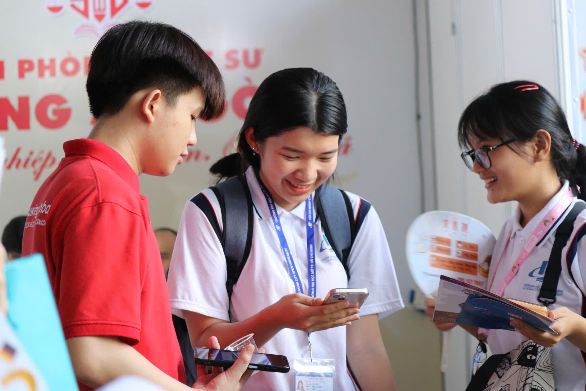Tân sinh viên cần làm gì khi gặp CSGT? - Ảnh 1.