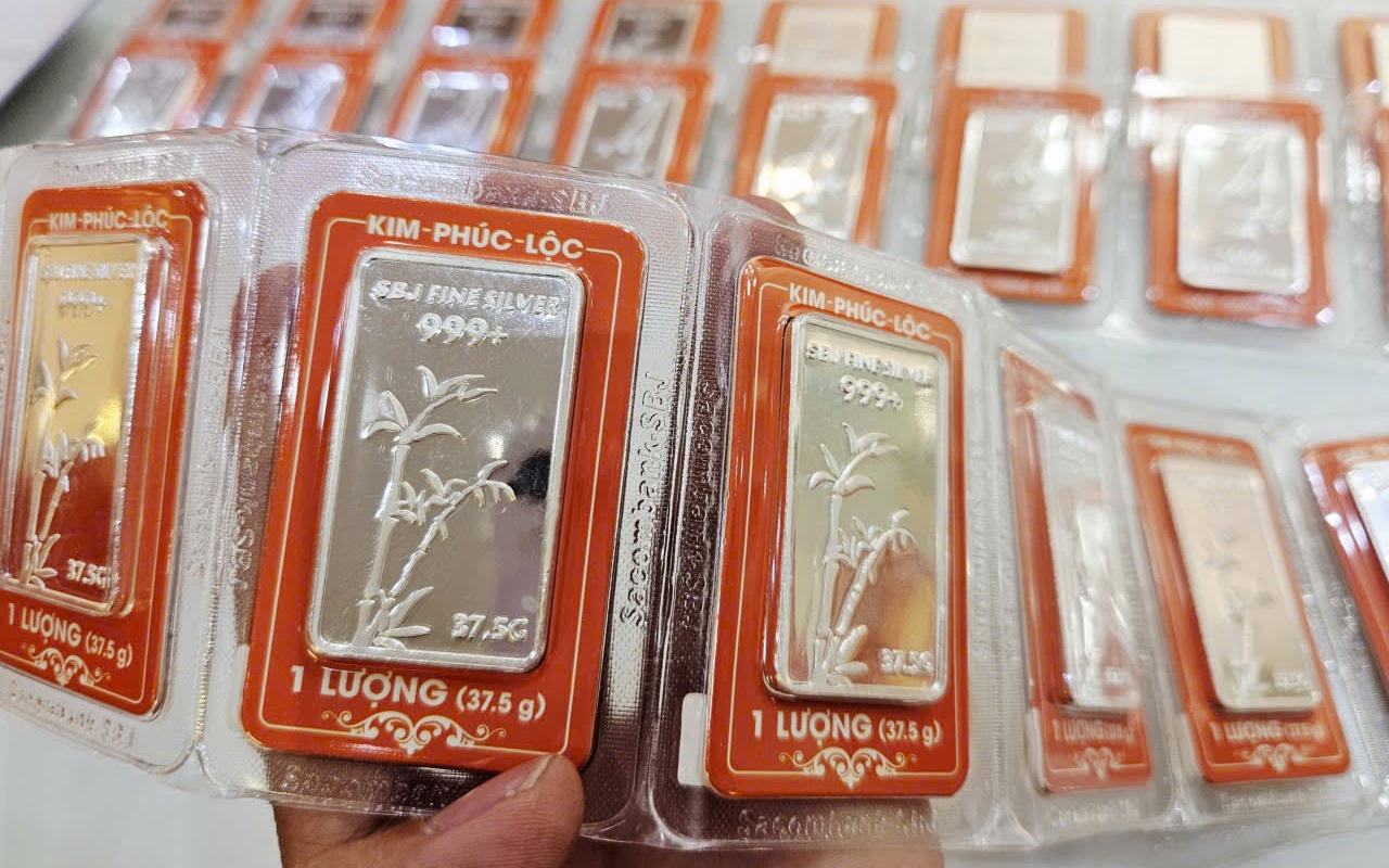 Giá bạc hôm nay 11 - 11 tăng mạnh , vượt 2 triệu đồng / lượng - Ảnh 1.