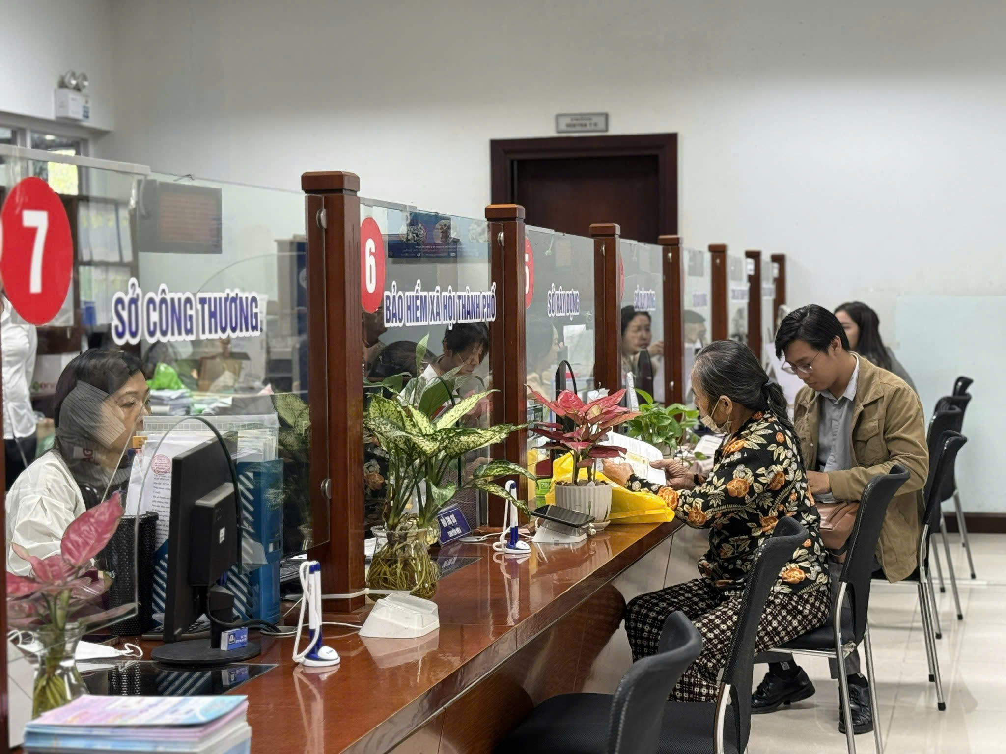 Đ&agrave; Nẵng hỗ trợ c&aacute;n bộ sau sắp xếp đơn vị h&agrave;nh ch&iacute;nh với kinh ph&iacute; 370 tỉ đồng - Ảnh 1.